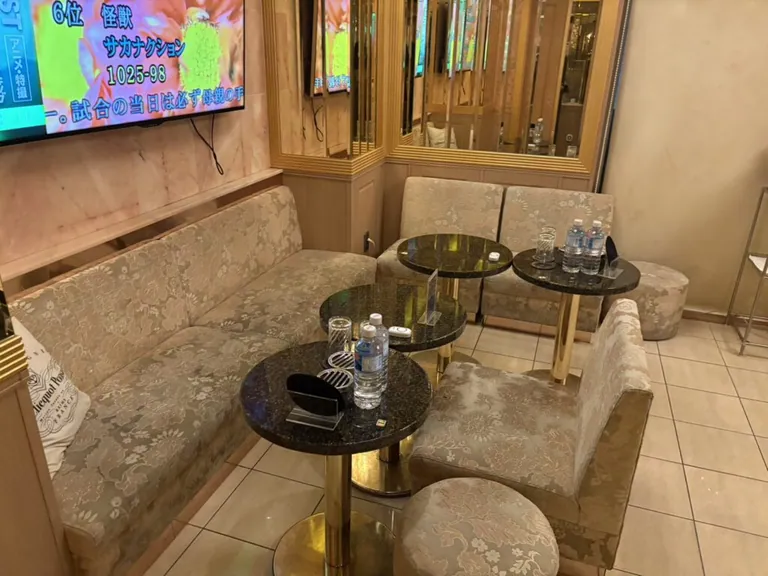 クリスタルシューズの店内
