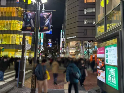 エンジェルフェザーへの道順 5／6：十字路に出たら右折します。