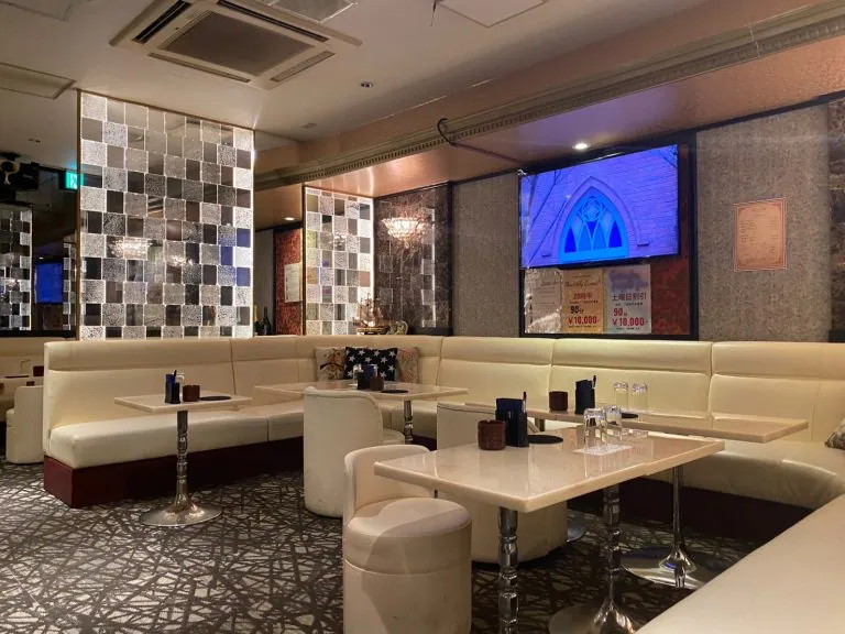 アジアンドールの店内