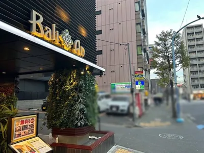 ロイヤルメルトへの道順 11／12：突き当りの一つ手前の左手の路地を左折します。