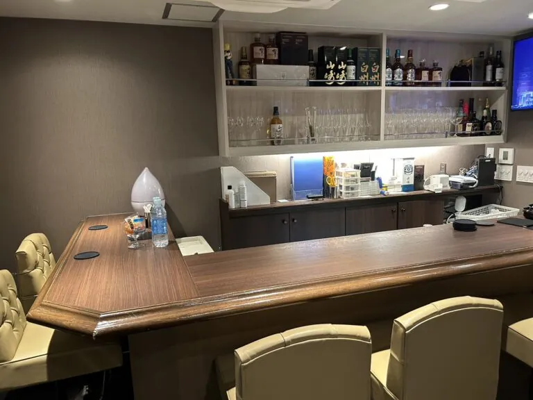 十八号 （ジュウハチゴウ）の店内