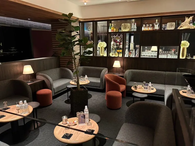 ジェントルマンズクラブ （Gentleman’s club）の店内