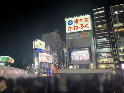 ノムノムへの道順 2／10：駅を背にして線路を左手に直進します。