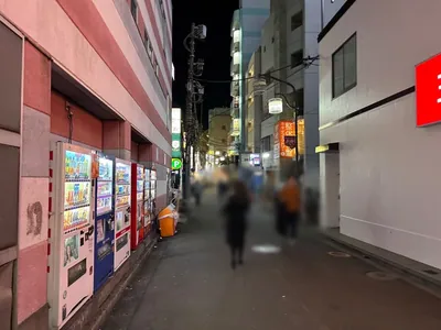 パールへの道順 5／6：直進します。