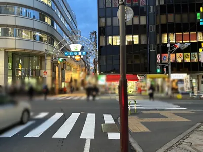 ラナへの道順 5／6：一つ目の十字路を超えて直進します。