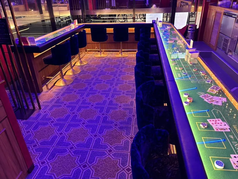 B4 （ビーフォー）の店内