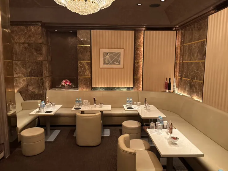 香山（カヤマ）の店内
