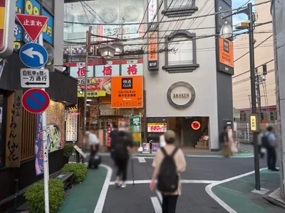 自由が丘　葉月 （ハヅキ）への道順 4／5：突き当りを左折します。