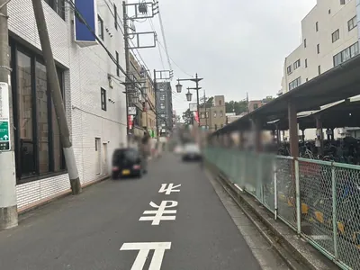 南浦和　トワエモアへの道順 5／5：少し歩くと左手に南浦和トワエモアの入る「エースワンダービル」があります。