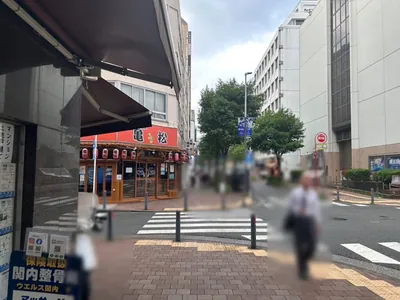 アマンへの道順 6／10：一つ目の十字路を越えて直進します。