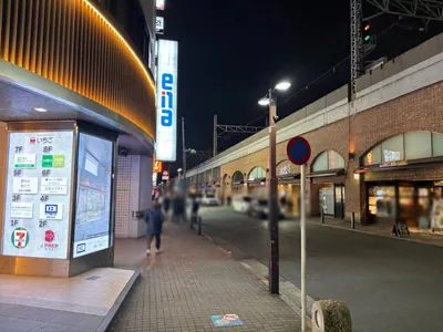 吉祥寺　宝石箱 （ホウセキバコ）への道順 4／9：横断歩道を渡ったら右折します。