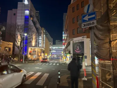 紫電 （シデン）への道順 12／13：十字路に出たら右折します。