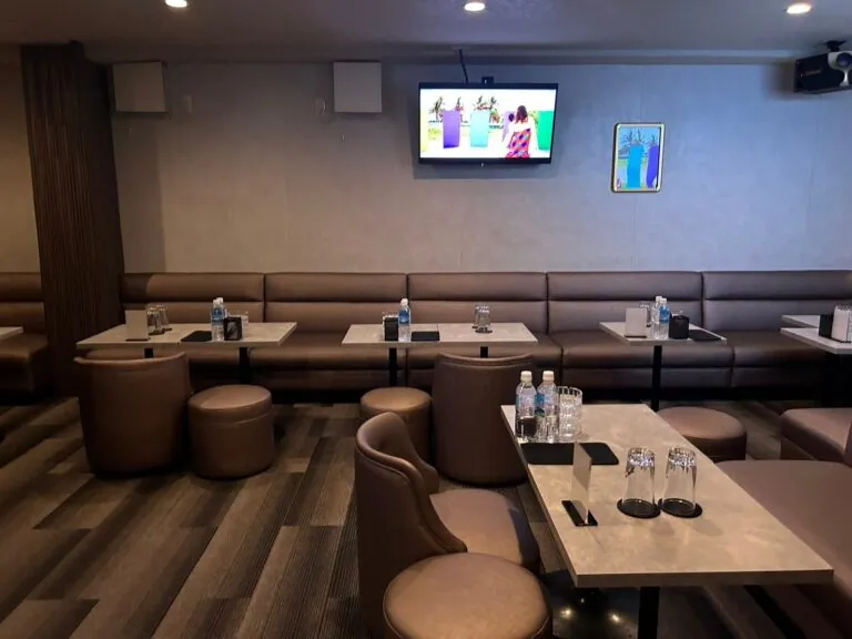 カナンの店内