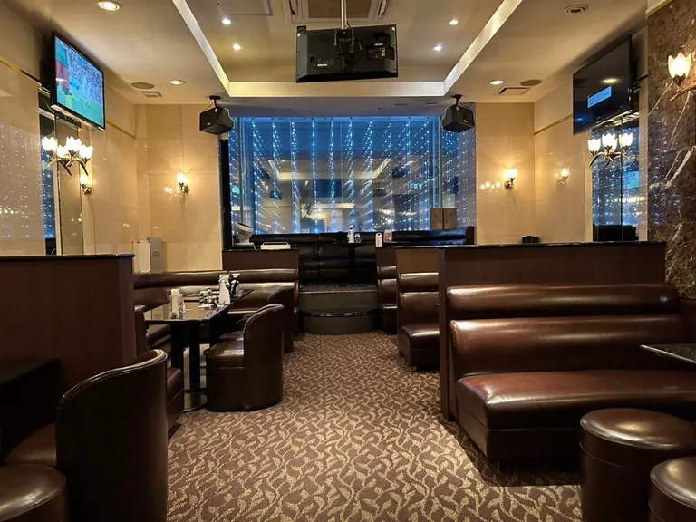 奏 (カナデ)の店内