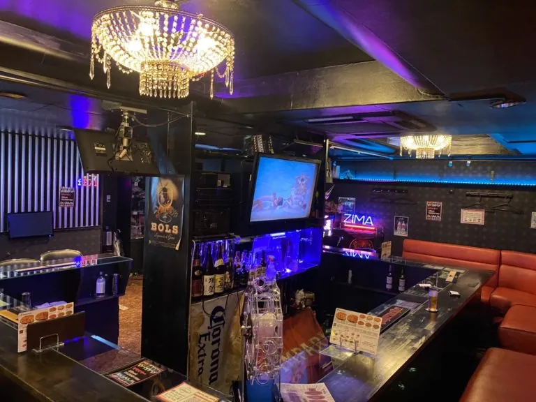 経堂　プラスの店内