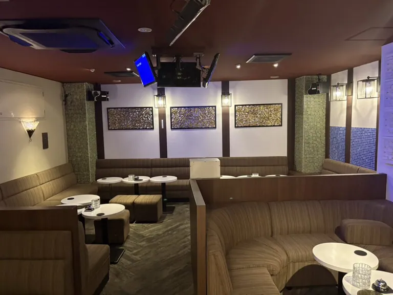 ピンの店内