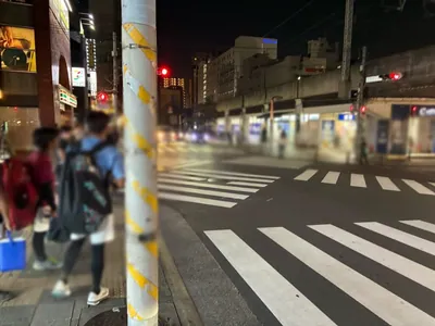 かえでのへやへの道順 10／15：十字路を越えて直進します。