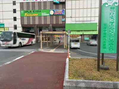 木更津　ザナルカンドクラブへの道順 3／13：すぐ右折し、ロータリーの間を通ります。