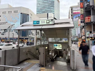 トウェンティワンへの道順 1／7：各線「上野広小路駅」「上野御徒町駅」A3出口を出ます。