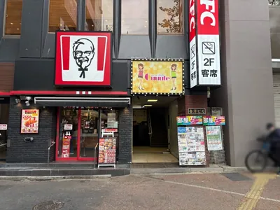 チョアミーへの道順 5／5：突き当り正面に中野チョアミーの入る「吉澤ビル」があります。