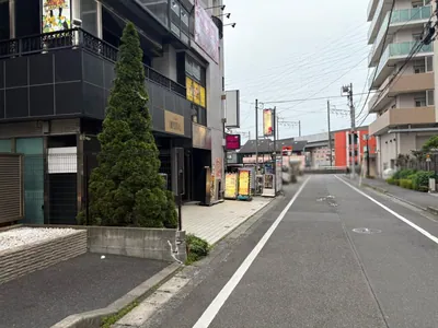 カーニバルへの道順 9／9：少し進むと左手に橋本カーニバルの入る「MSM橋本ビル」があります。