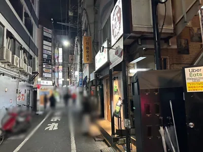 メティへの道順 5／5：十字路に出る手前の右手に池袋メティがあります。