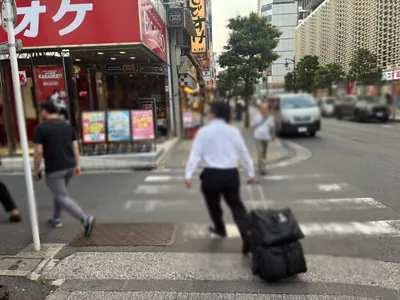 カラット宴への道順 5／11：二つ目の左手路地も越えて直進します。
