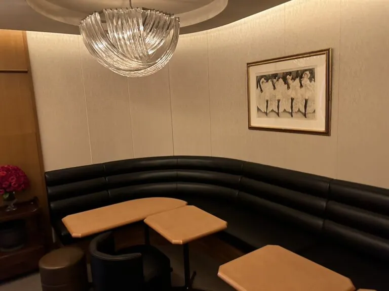 るぽ （ルポ）の店内