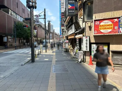 エンジェルルミエルへの道順 10／15：三つ目の右手路地も越えて直進します。