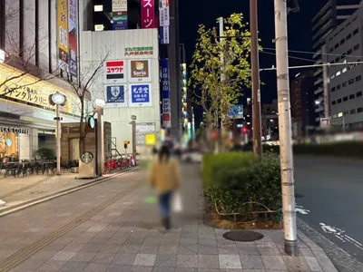 エマへの道順 4／8：横断歩道を渡ったら右折します。