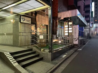 ラメンバーへの道順 11／11：少し歩くと左手に歌舞伎町ラメンバーの入る「兼六第5ビル」があります。