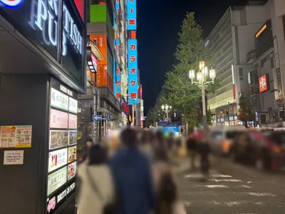 ベネへの道順 7／12：左手の二つ目の路地も越えて直進を続けます。