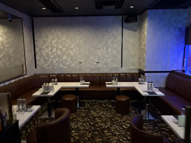 ゴッドの店内