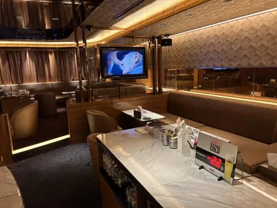 蕨　タントラの店内