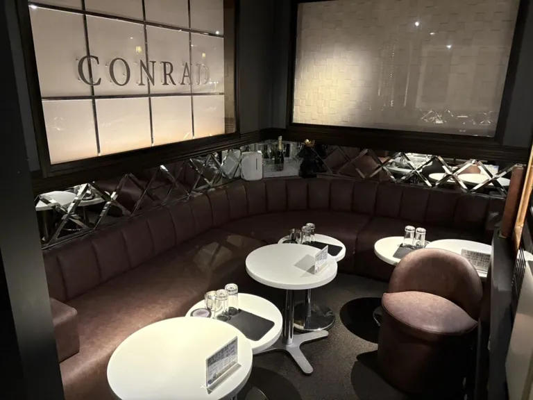 オブロングラウンジの店内