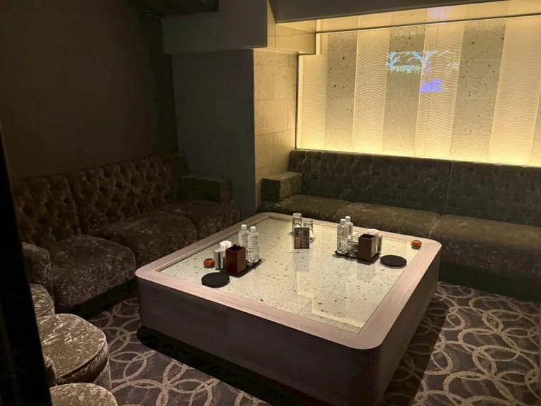 ブルジュの店内