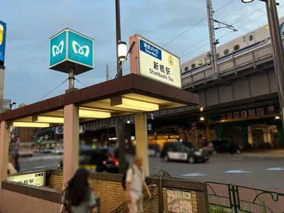 ルルドへの道順 1／6：銀座線「新橋駅」5番出口を出ます。
