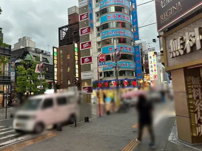LP東京への道順 7／8：突き当りのビルを左手に左折をします。