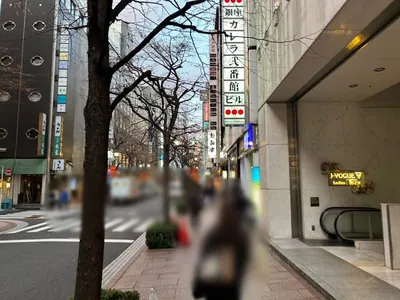 ラウンジエンへの道順 7／11：直進します。