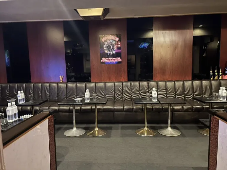フォックスの店内