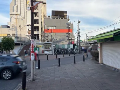 ゴールドへの道順 3／5：左手路地を左折します。