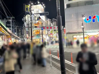 ダモン （Girl’s Bar Damon）への道順 2／8：駅を背にして左に進みます。