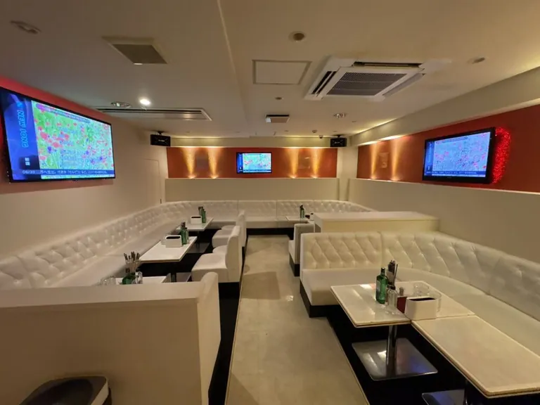 木更津　プレミアの店内