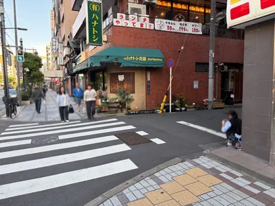 サボへの道順 3／8：一つ目の路地を右折します。