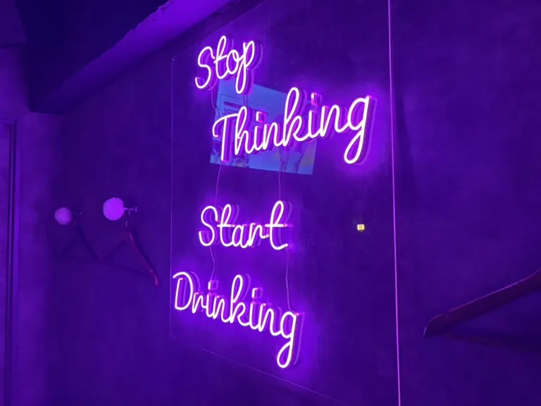 B4 （ビーフォー）の店内