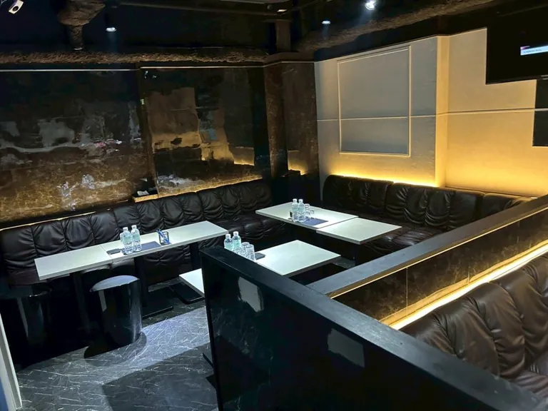 ピンの店内