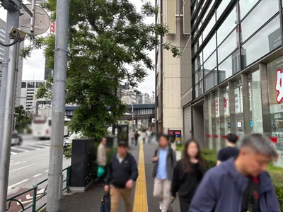 BF （ビーエフ）への道順 2／11：道路を左手に直進します。