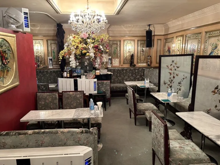 あし田 （アシダ）の店内