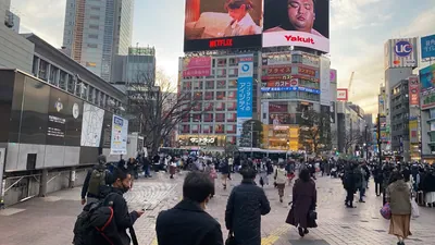 リセントへの道順 1／7：渋谷駅ハチ公口を出たら駅を左手に道玄坂方面へ歩きます。