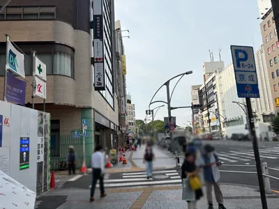 レゼル （Girl’s Bar Rezel）への道順 3／7：左手路地を超えて直進をします。